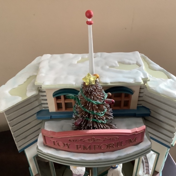 Enesco Toy Emporium music box - Picture 5 of 9